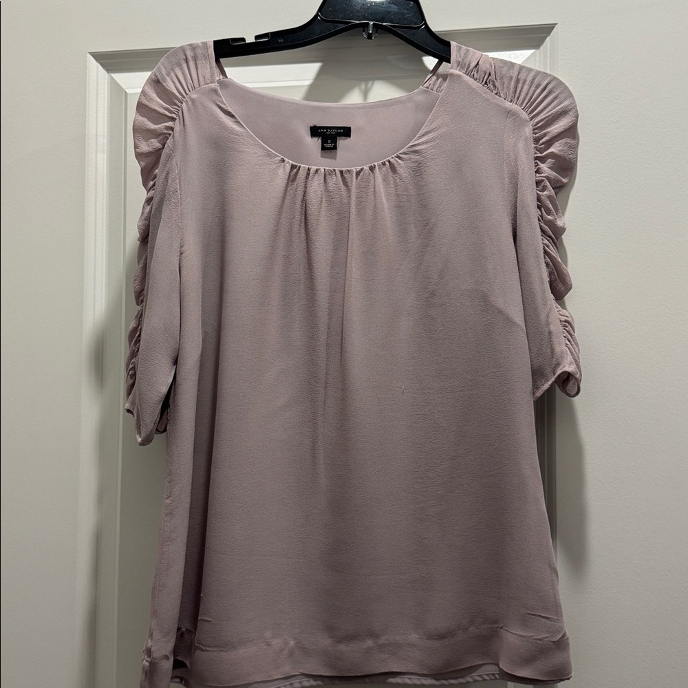 Elegant Lavender Blouse - Picture 4 of 7